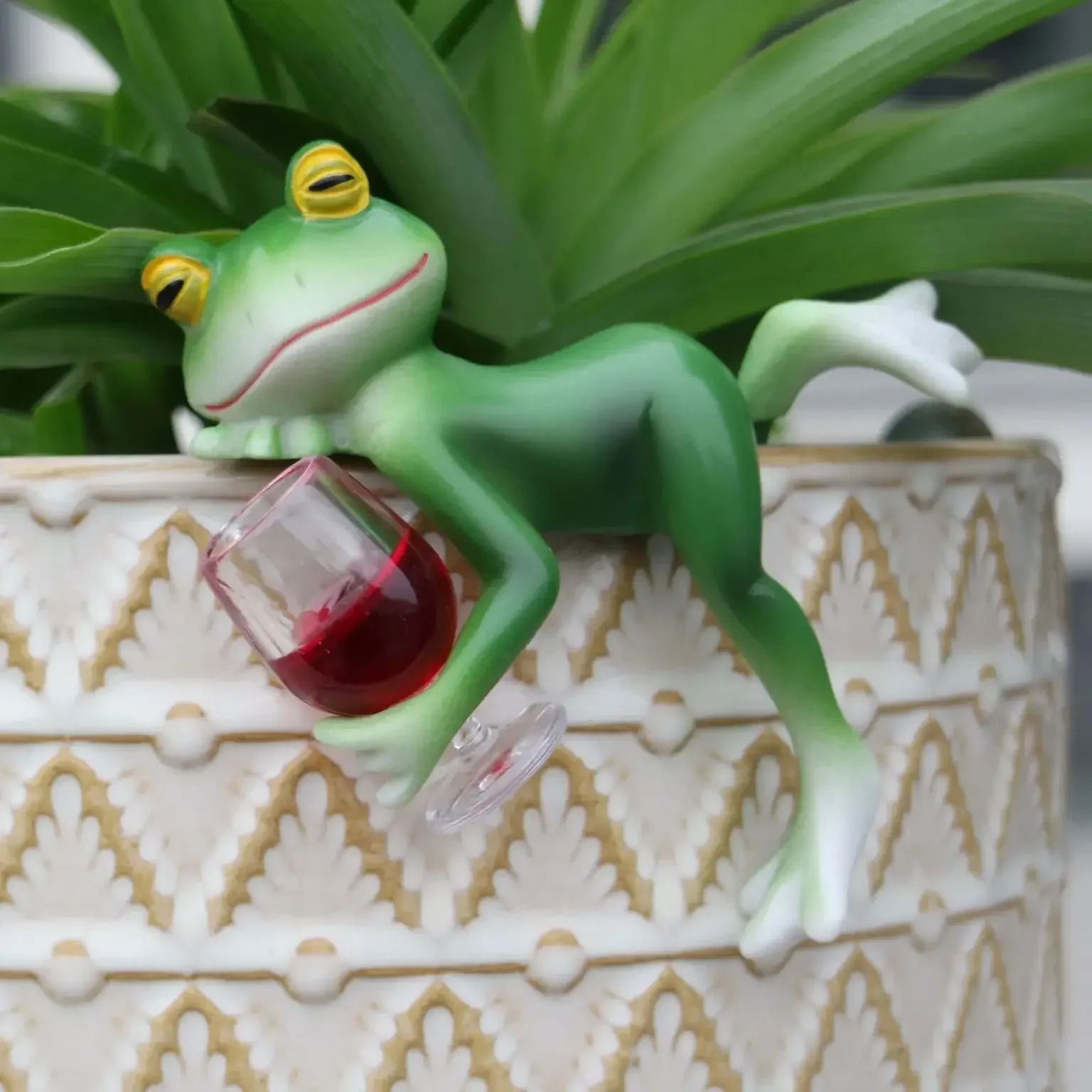 Creative Frog Resin Garden Planter