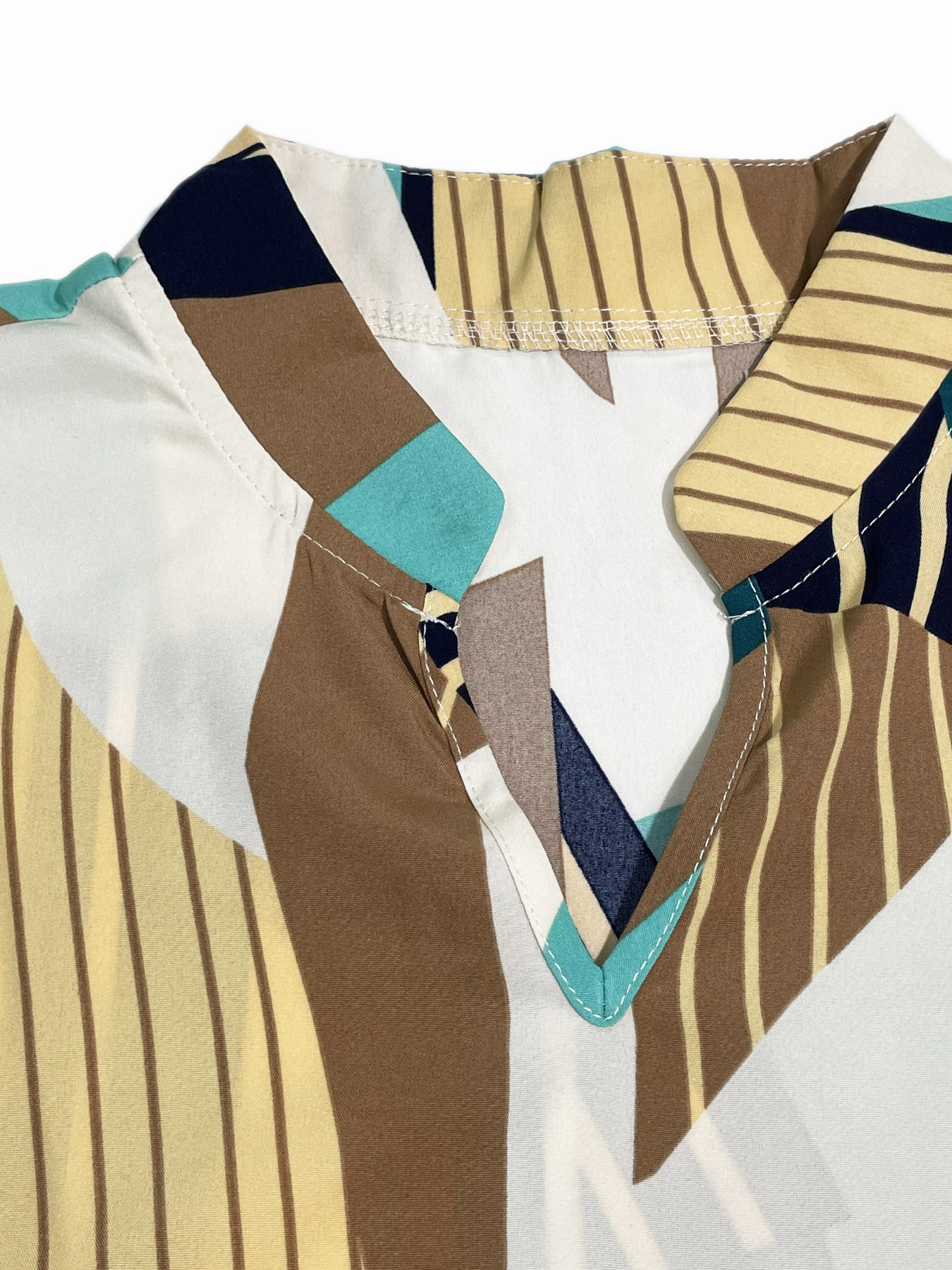 Chic Belted Batwing-Sleeved Dress with Geometric Patterns Perfect for Spring and Summer