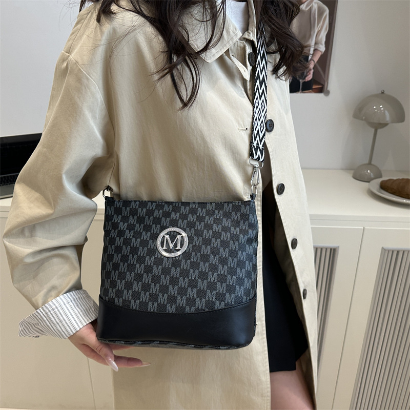 High Quality Retro Color Crossbody Bag Letter Messenger Tote for Business & Leisure