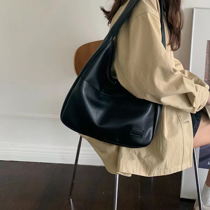 Fashionable Black Leather Tote Bag, Large Capacity, Simple Casual Women's Commuting Bag, Versatile Shoulder Bag