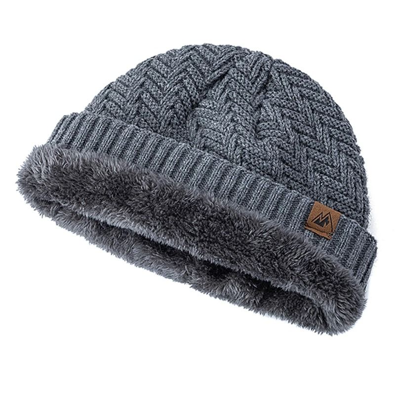 Unisex Peak Label Winter Beanie – Plush Fur-Lined Warm Knitted Hat