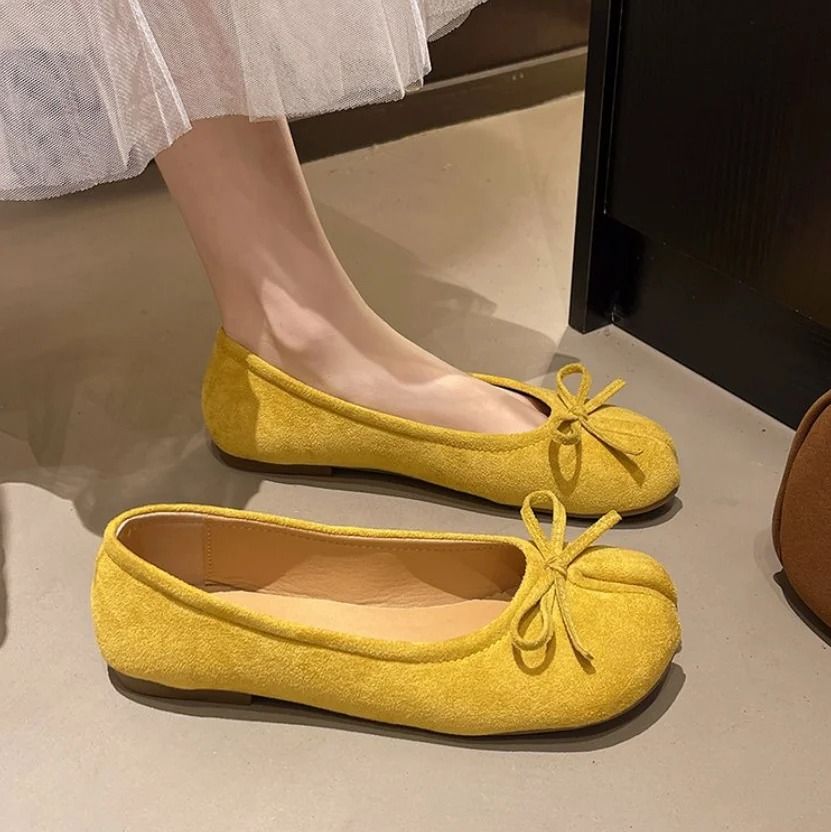 Womens Japanese Style Tabi Leather Flats with Split Toe Design