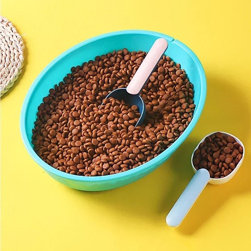 Multifunctional Pet Food Spoon with Sealed Bag Clip and Measuring Design