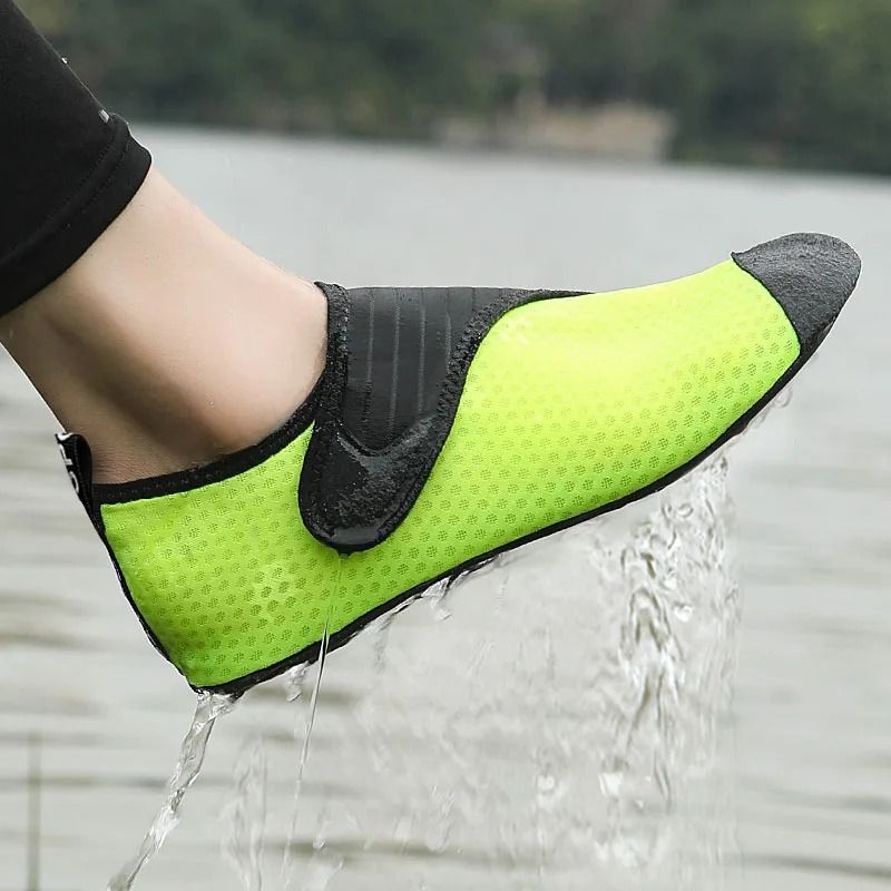 Unisex Beach Water Shoes Quick Dry Lightweight Swim and Aqua Footwear