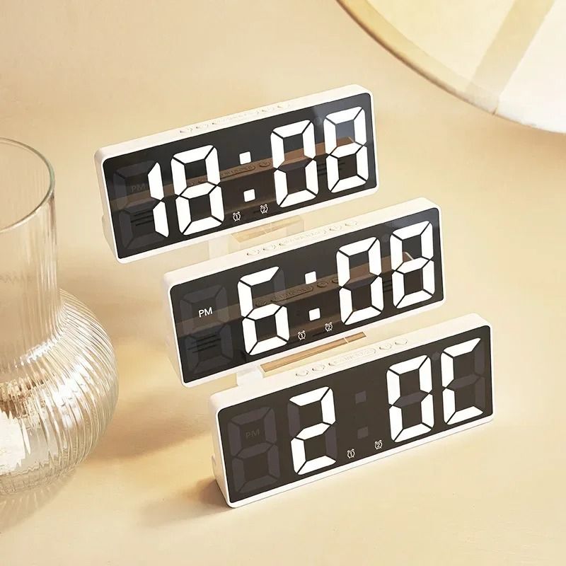 Voice Control Digital Alarm Clock with Temperature and Night Mode