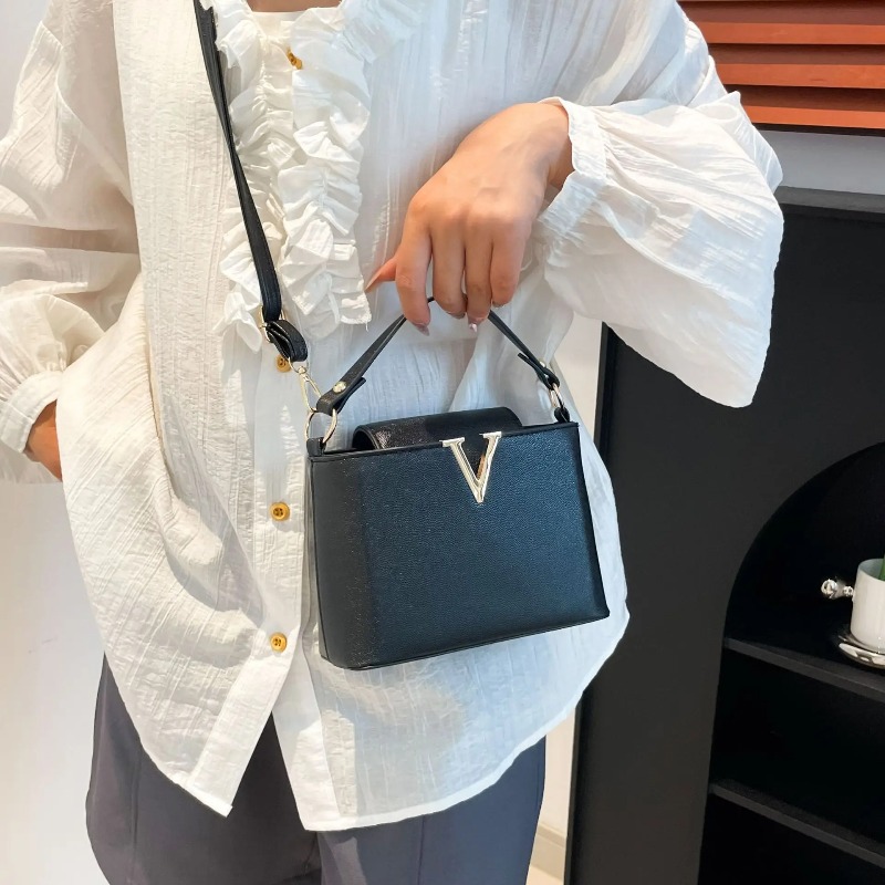Luxury Womens Tote Bag Chic V Shaped Stylish PU Leather Bucket Bag Top Cover Handbag Women Shoulder Crossbody Bags