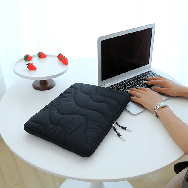 FluffGuard Soft Laptop Sleeve