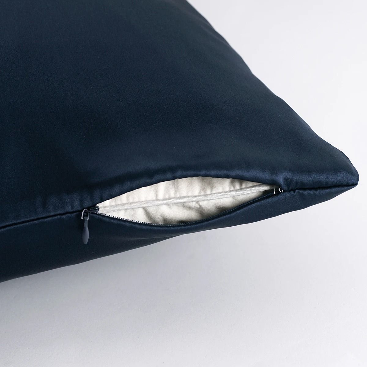 Pure Silk Pillowcase with Zipper Closure Soft Luxury Pillow Cover