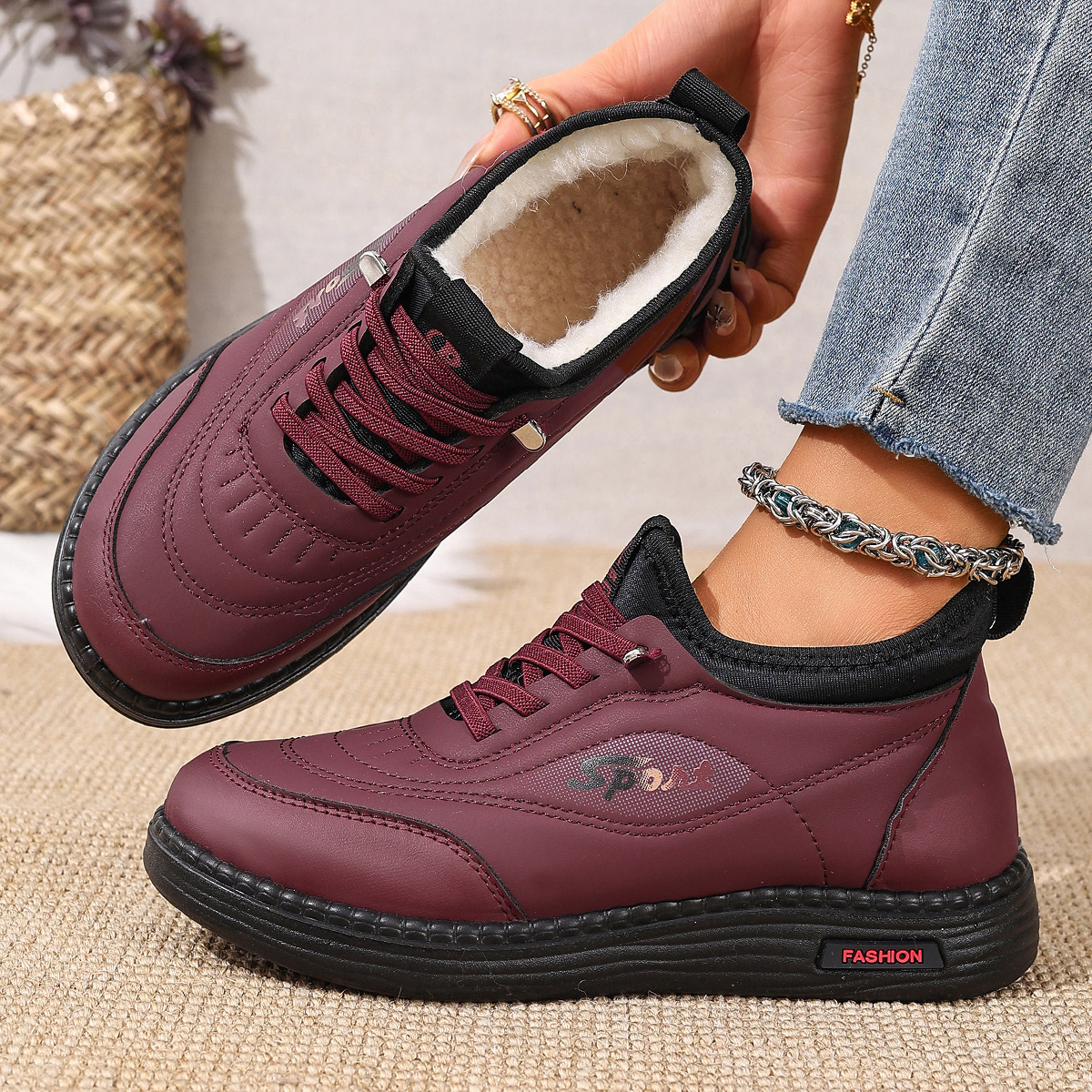 New Winter Casual Women's Cotton Shoes with Fleece for Cold Weather Comfortable and Skid-Resistant