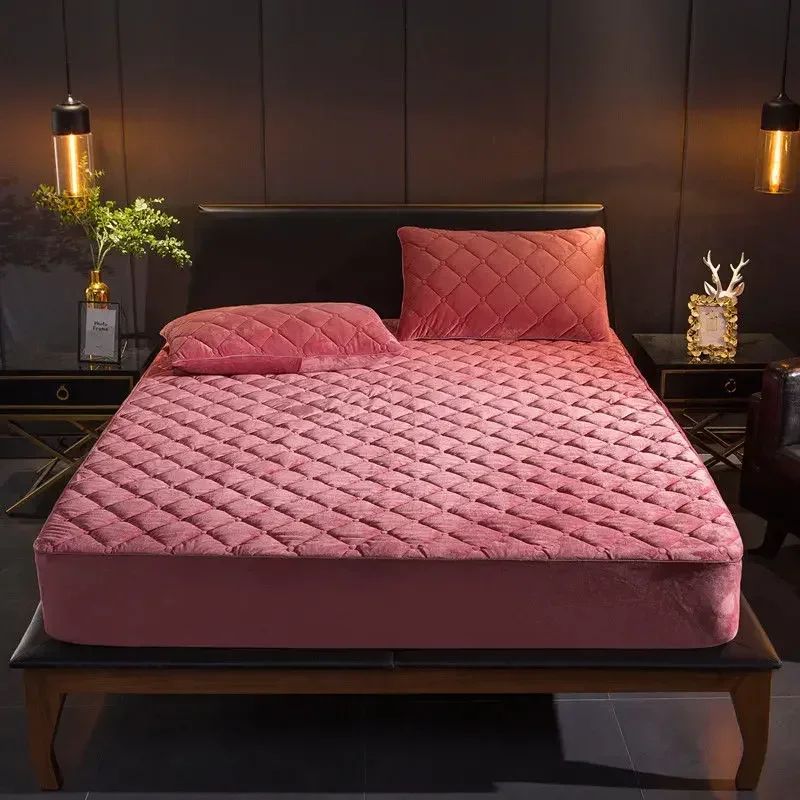 Plush Thickened Crystal Velvet Quilted Mattress Cover