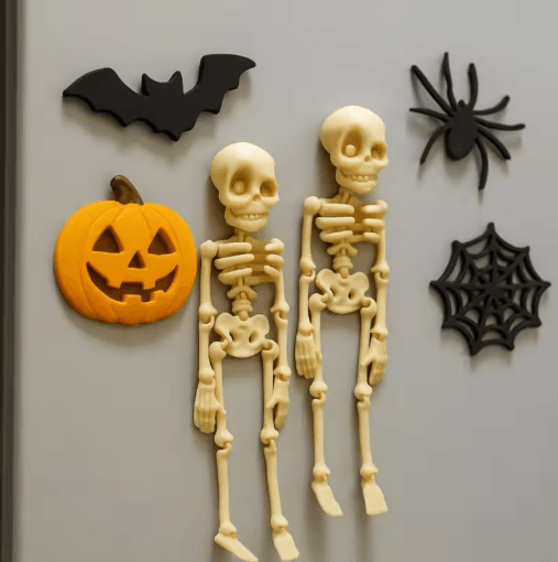 Poseable Magnetic Skull Fridge Magnet with Movable Joints