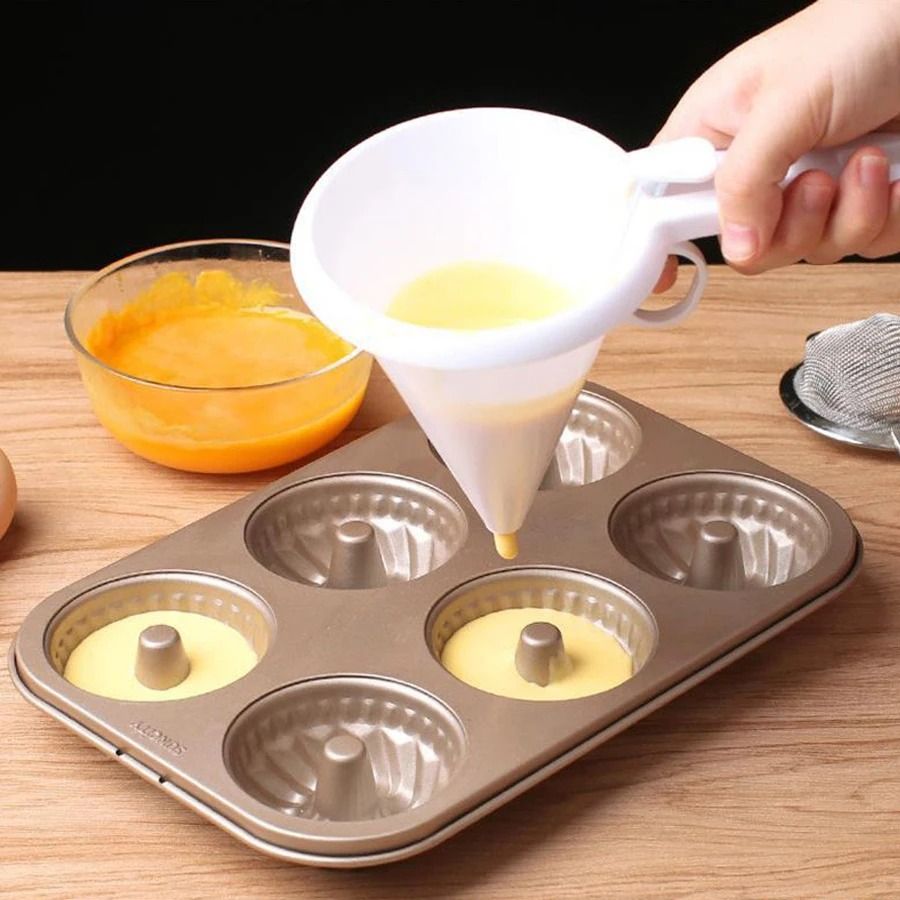 Hand-Held Adjustable Baking Funnel – Precision Liquid Batter & Chocolate Dispenser