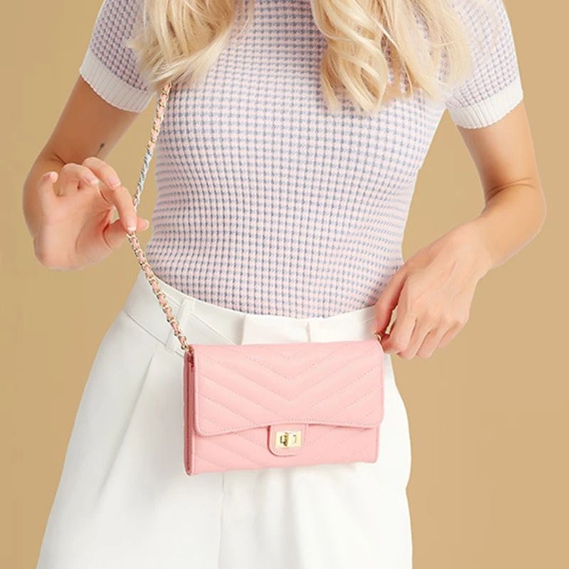 Fashionable V-Pattern Quilted Crossbody Chain Bag