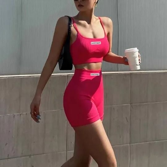 Women Seamless Yoga Wear Set with Halter Vest and Pants