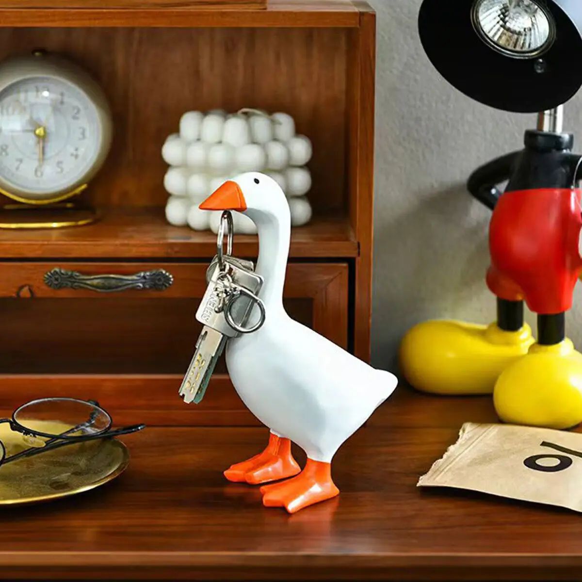 Cute Magnetic Goose Key Holder – Resin Decorative Figurine Entryway Organizer