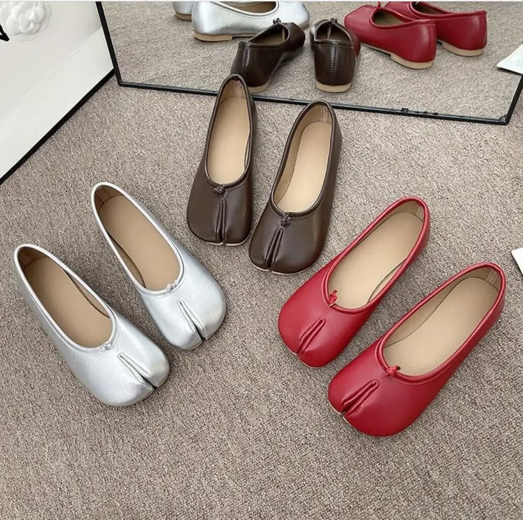 Womens Japanese Style Tabi Leather Flats with Split Toe Design
