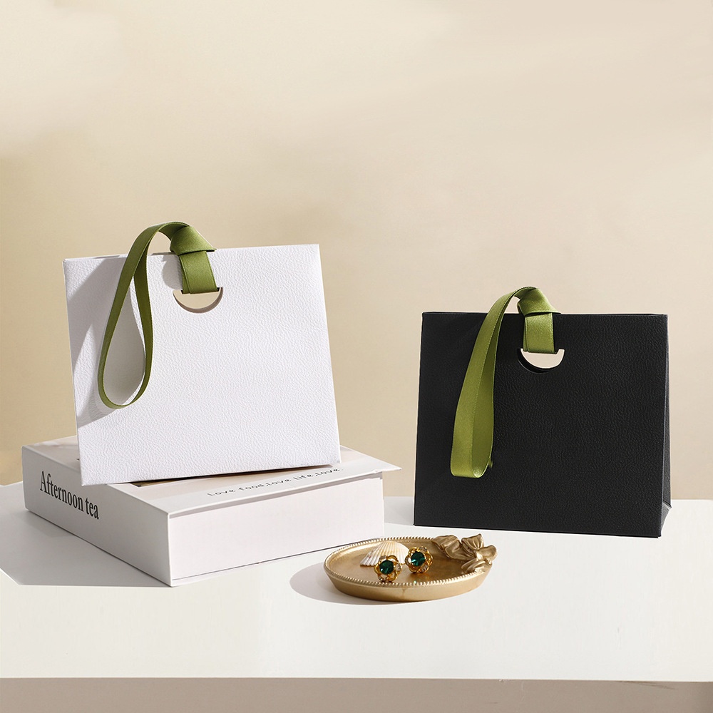 Elegant Paper Jewelry Packaging Tote Bags Stylish Lipstick Storage Handbag for Weddings Parties & Gifts