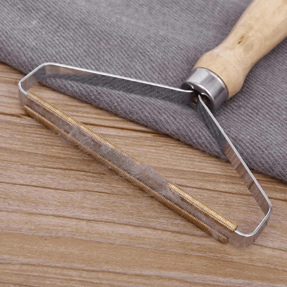 Eco-Savvy Lint and Pilling Remover - Easy, Natural, and Wardrobe-Friendly Solution
