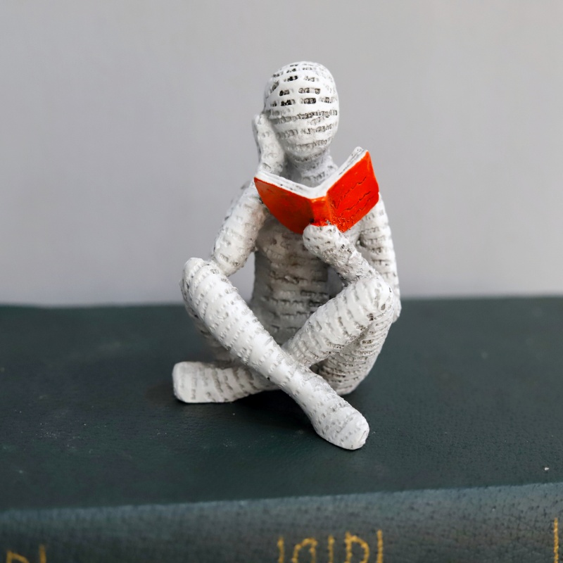 Reading Paper Pulp Woman Thinker Statue, Creative Desk Decoration, Modern Home Office Bookshelf Accessories, Gift Ideas