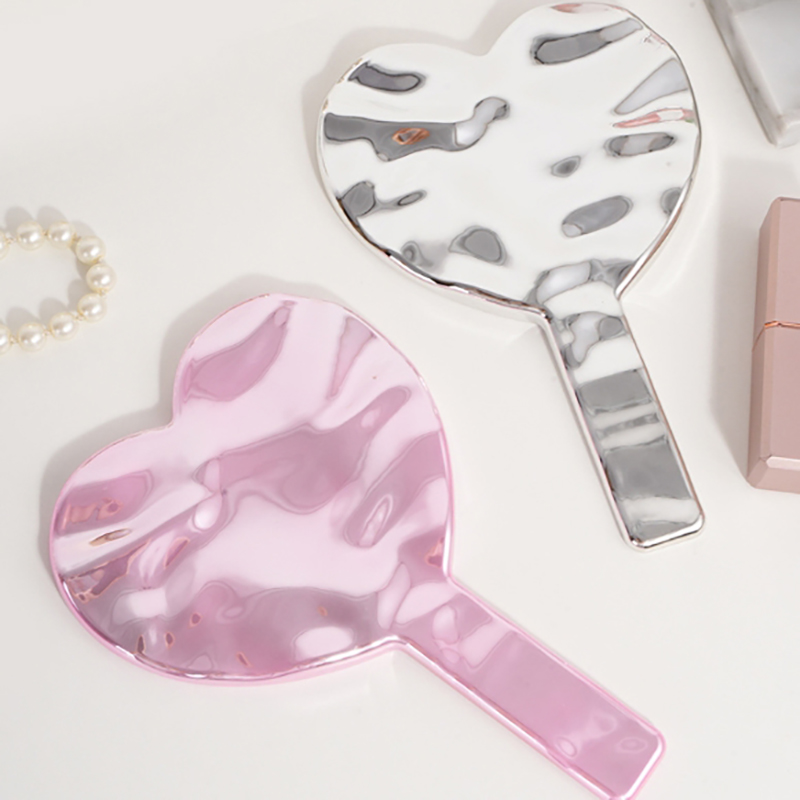 Love Heart Handheld Makeup Mirror with Female Handle Vanity Cosmetic Beauty Tool