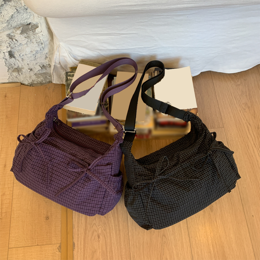Retro Grid Single Shoulder Bag Large Capacity Stylish & Versatile for School Work and Commuting Unisex Design