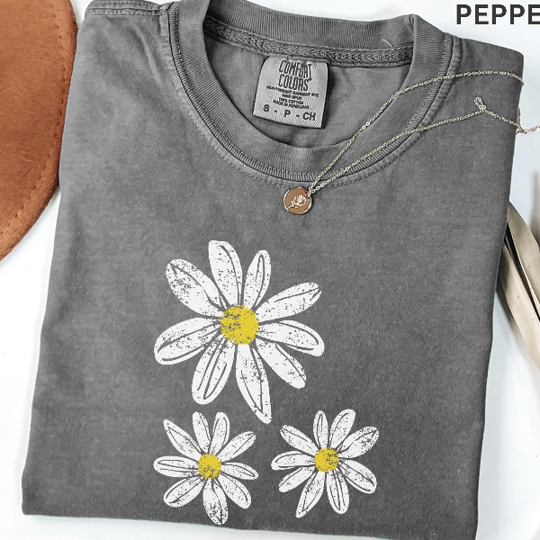 Daisy Shirt, Boho Floral Graphic Tee, Retro Aesthetic Flower Shirt, Soft Washed Vintage T-Shirt, Spring Shirt for Women