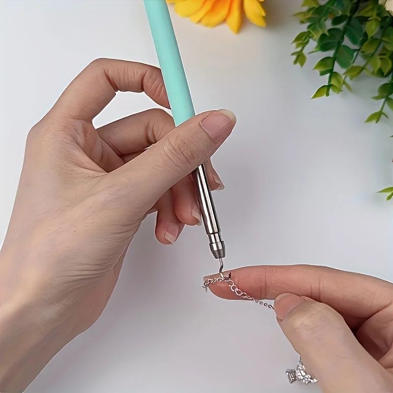 Bracelet Clasp Helper Tool