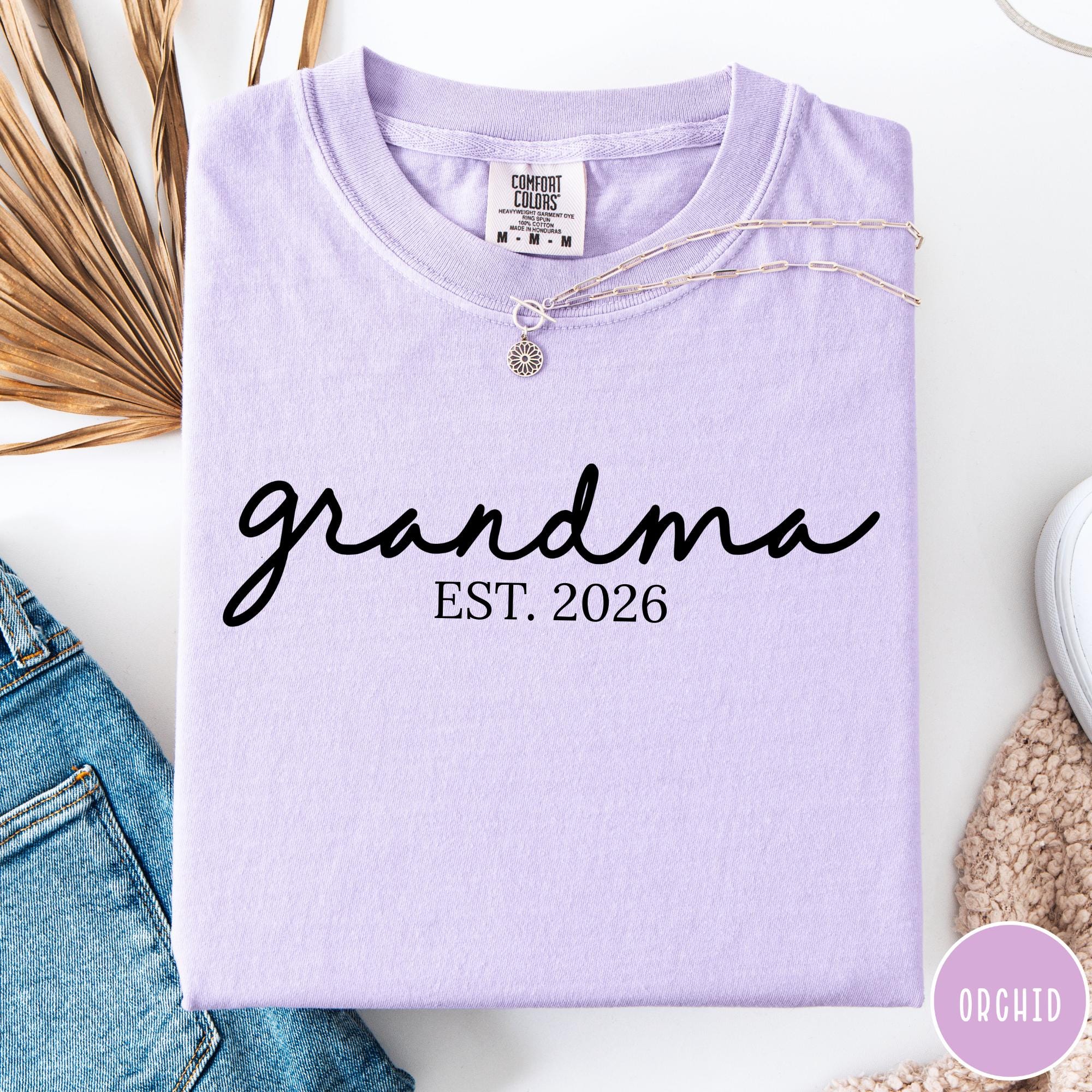 Grandma Est 2026 Shirt New Grandma Gift Personalized Family Graphic Tee Pregnancy Announcement T-Shirt