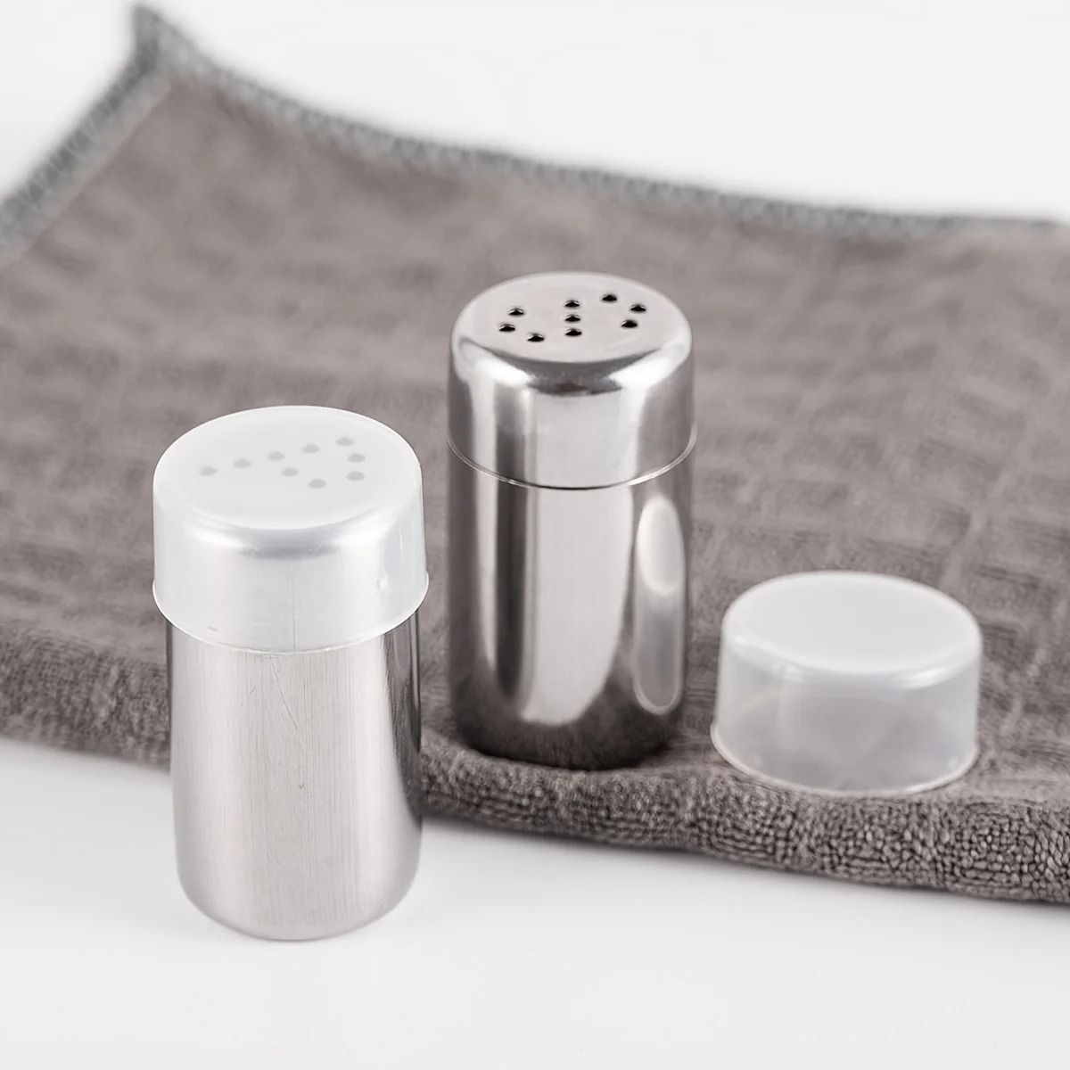 Stainless Steel Mini Spice Jars Portable Salt and Pepper Shakers Set