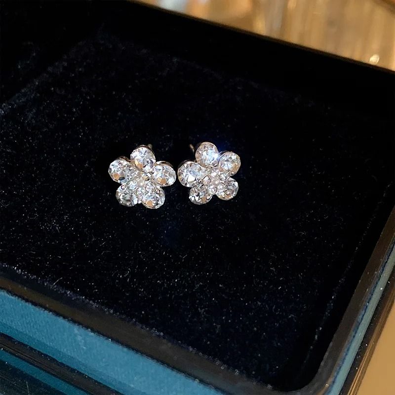 Light Luxury Flower Leaf Zircon And Pearl Stud Earrings