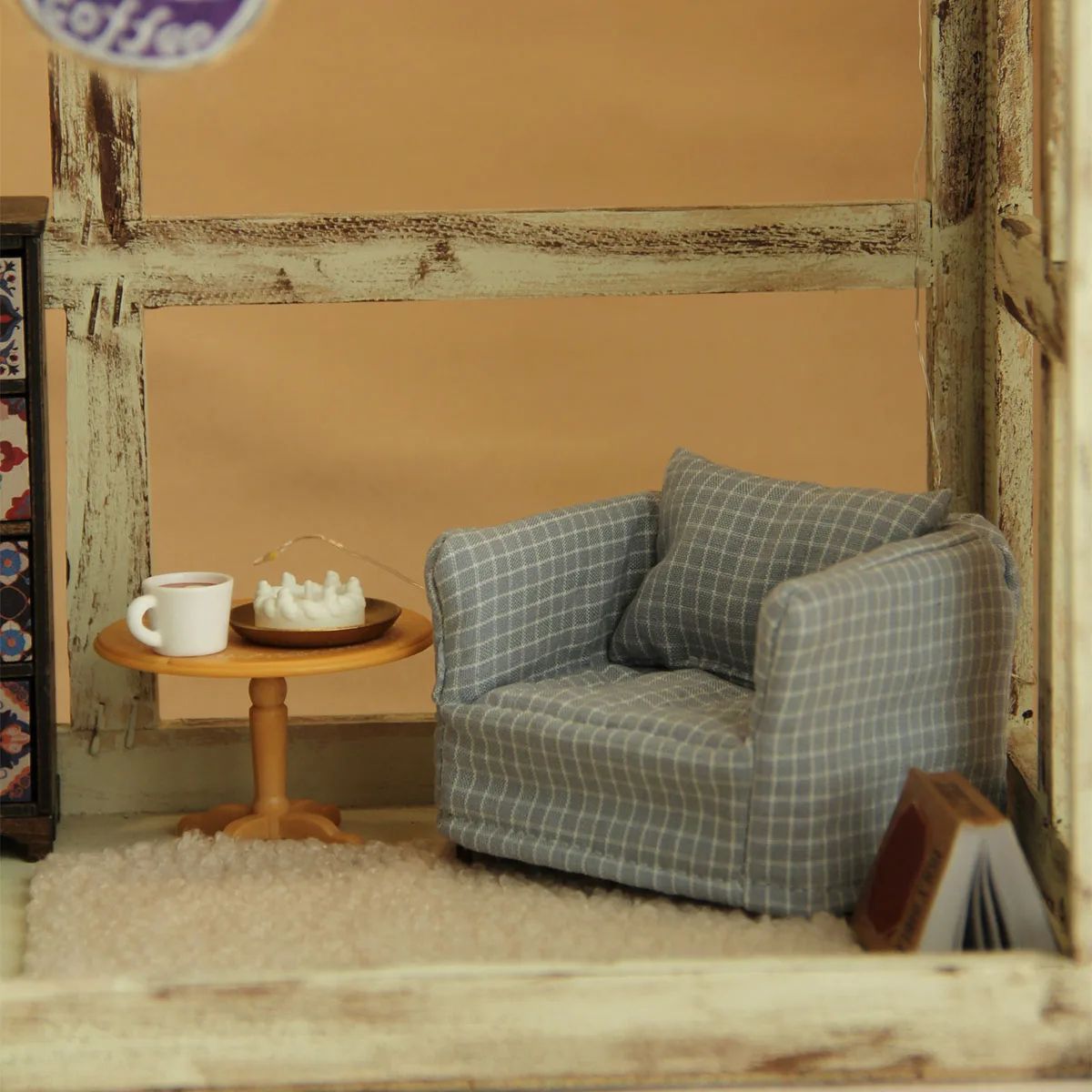Miniature Dollhouse Sofa 1 to 12 Scale Wooden Plaid Fabric Chair Decor