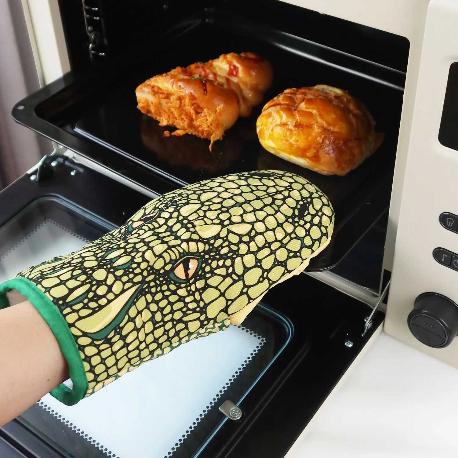 Cute Crocodile Microwave & Oven Insulation Gloves (2 pcs)