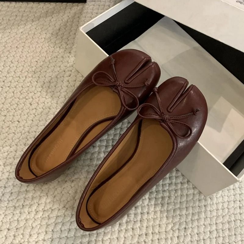 Women's Flats with Soft Ballet Design and Bow Detail