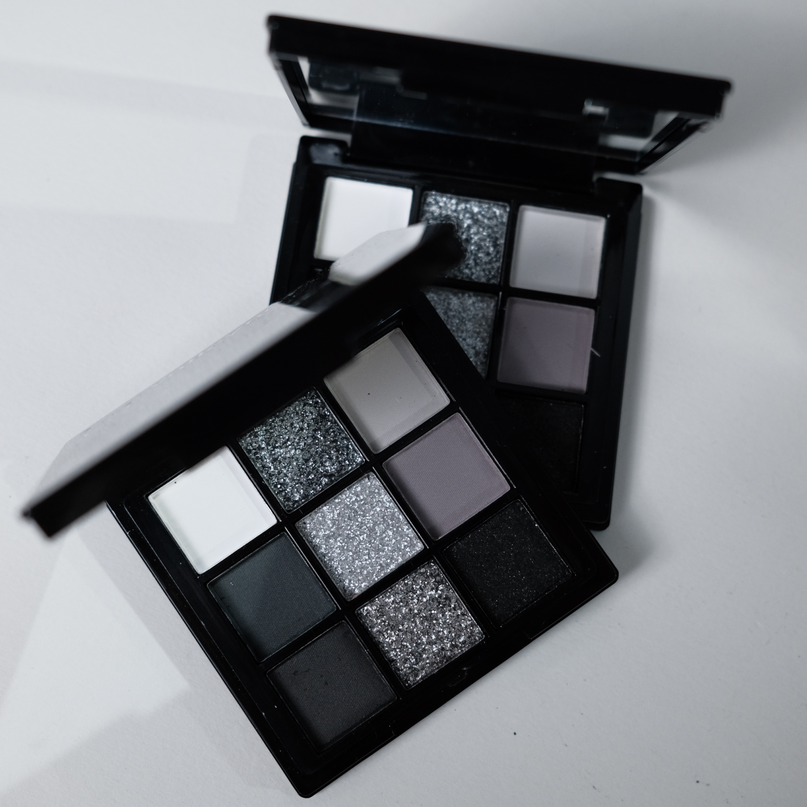 Smokey Style Eye Shadow Palette, Dark Black Grey Silvery Color, Matte Shimmer Finish for Stage Performance Party Makeup