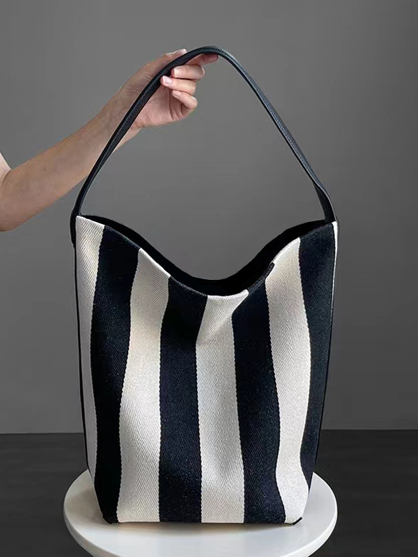 Niche Striped Canvas Bucket Bag for Women Large Capacity Commuting Tote Trendy Single Shoulder Bag