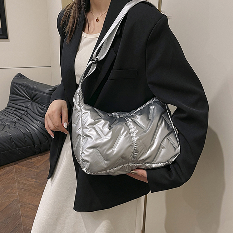 Fashionable Quilted Hobo Bag for Women Large Capacity Winter Tote Padded Shoulder Bag for Casual Commuting