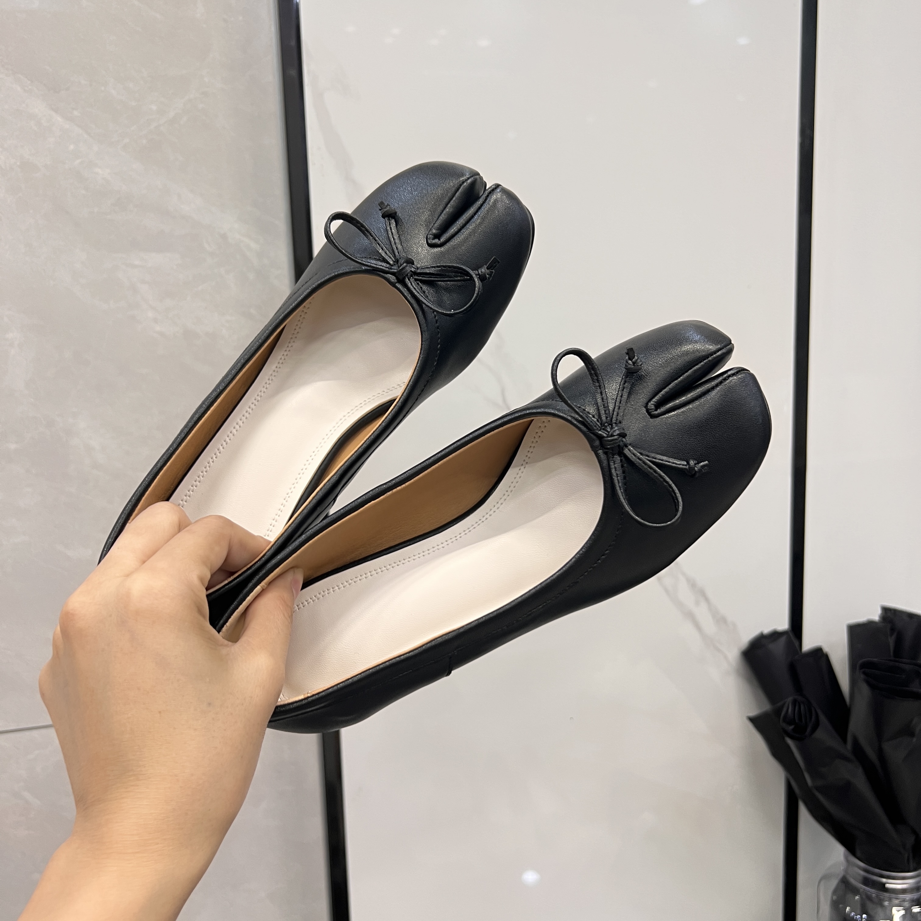 Women Spring Flats with Bow Tie Front Split Toe Soft Leather Slip On Ballet Tabi Shoes for Girls