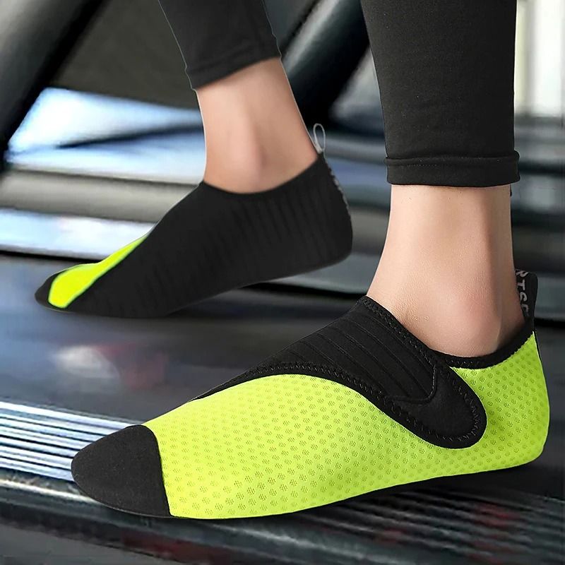 Unisex Beach Water Shoes Quick Dry Lightweight Swim and Aqua Footwear