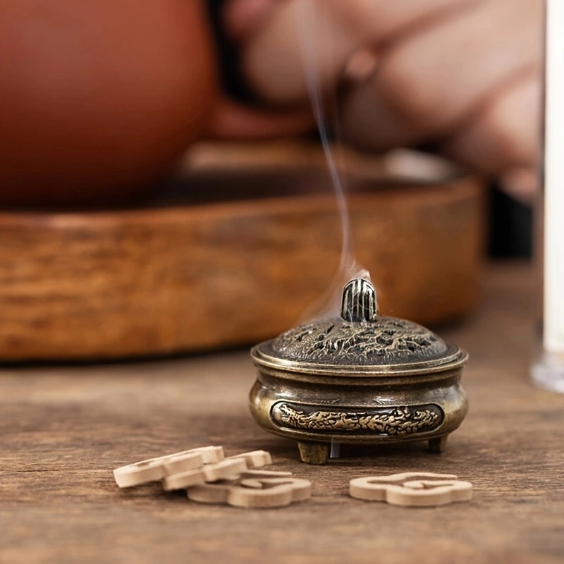 Mini Hollow Brass Pocket Incense Burner, Antique Ornament for Tea Tables, Dragon and Phoenix Decoration