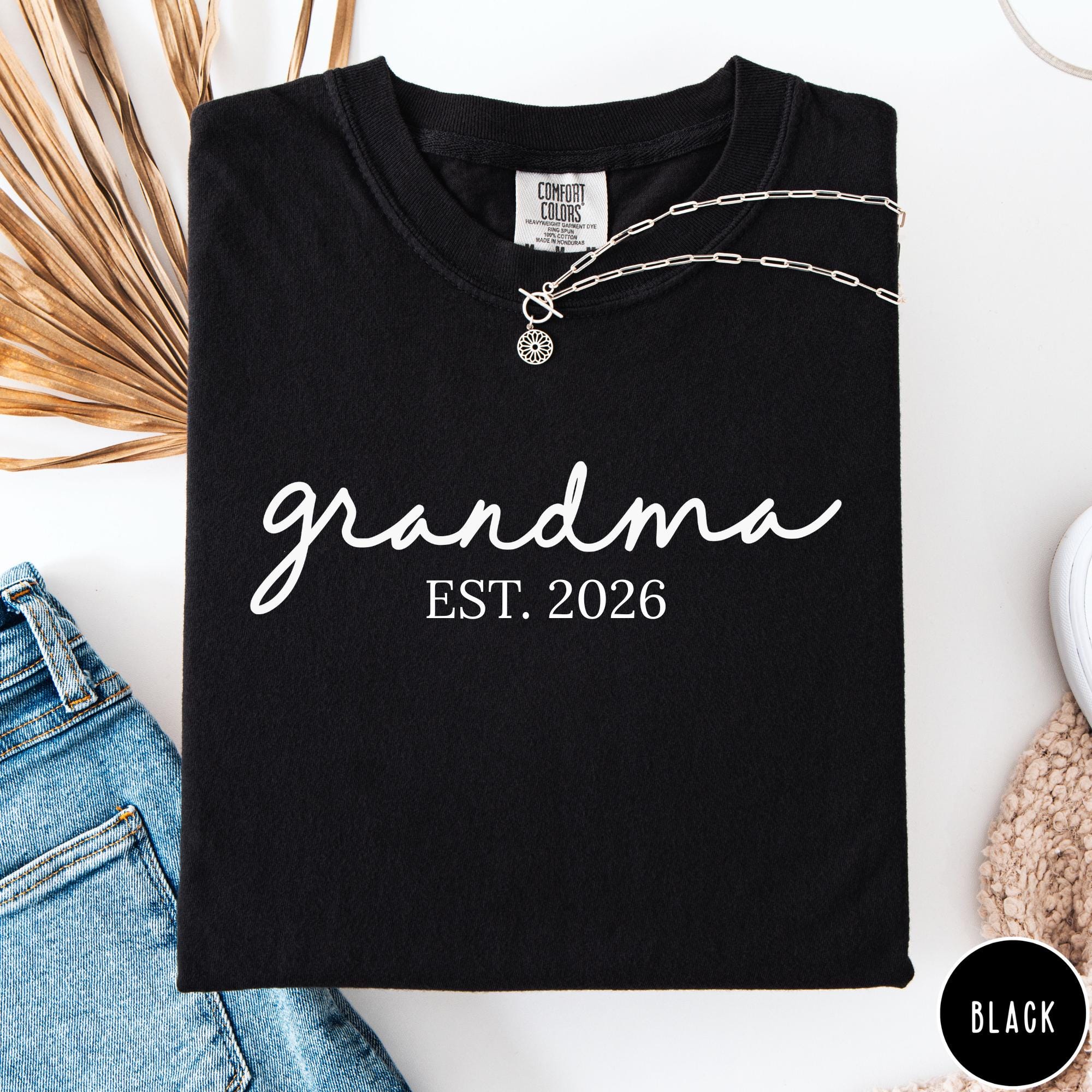 Grandma Est 2026 Shirt New Grandma Gift Personalized Family Graphic Tee Pregnancy Announcement T-Shirt