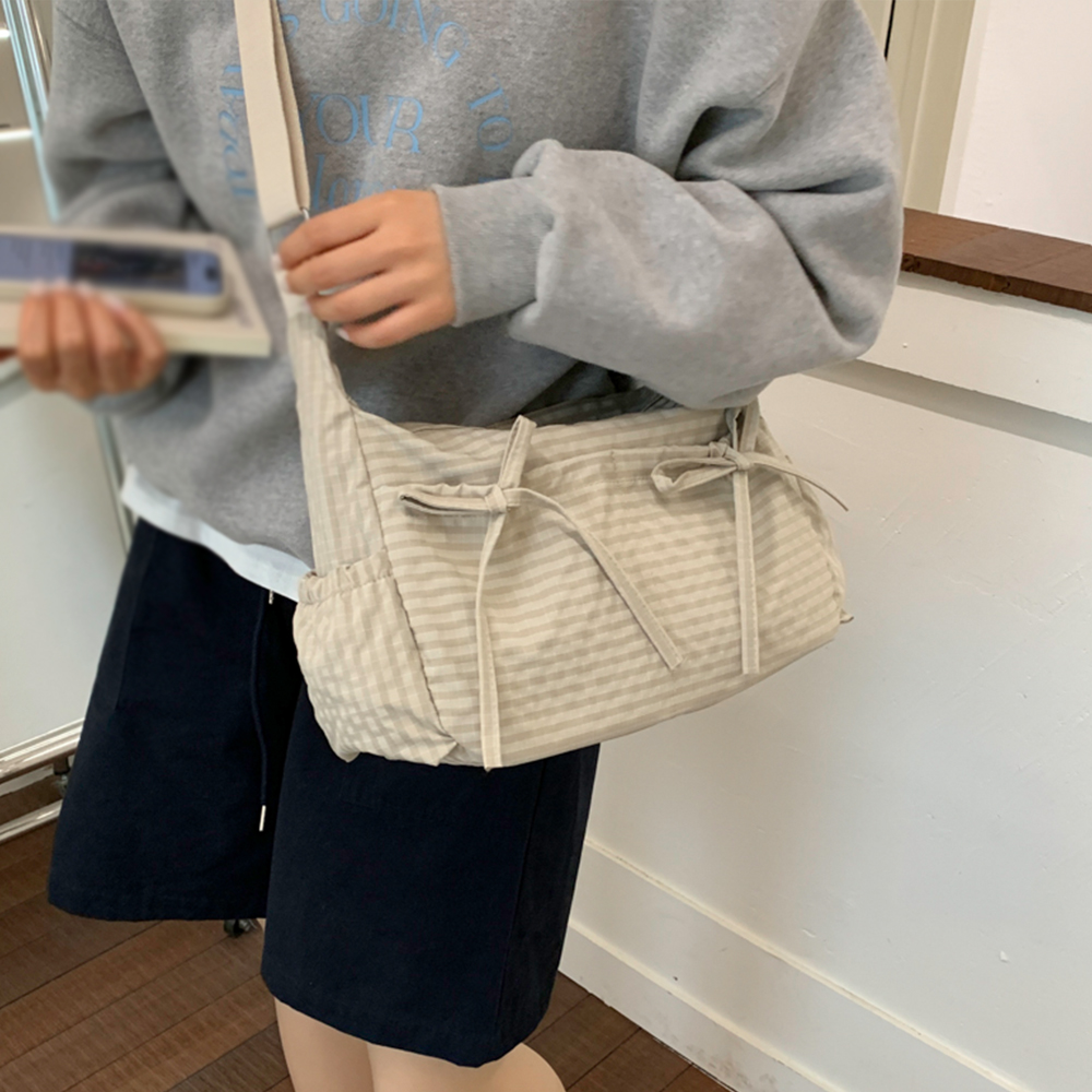 Retro Grid Single Shoulder Bag Large Capacity Stylish & Versatile for School Work and Commuting Unisex Design