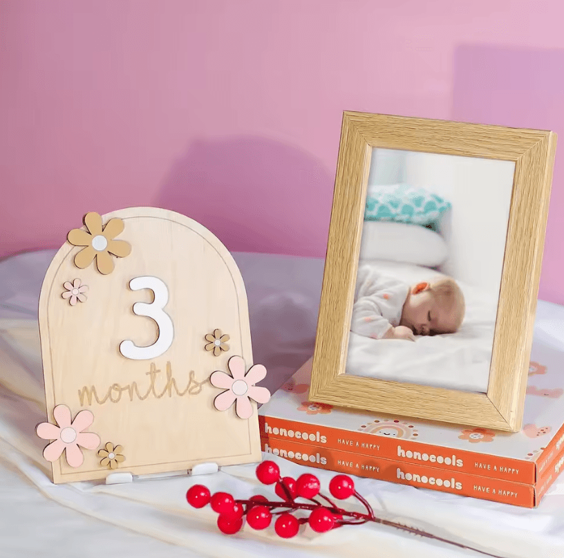 Floral Wooden Baby Milestone Cards – Double-Sided Monthly Photo Props