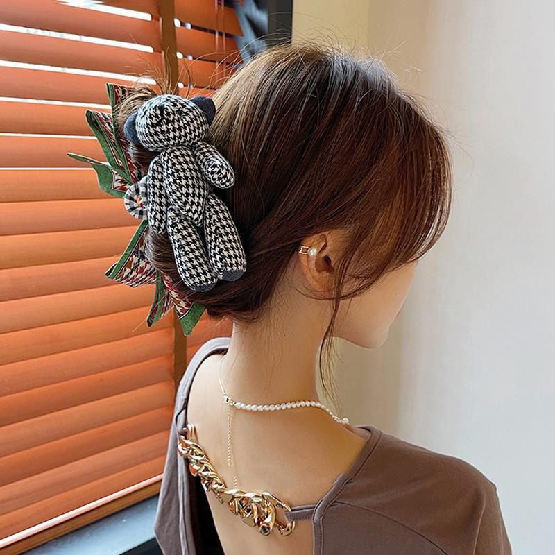 Cute Bear Hairpin for Women – Sweet Grip Shark Clip with Large Bow for Autumn & Winter Hair Accessories