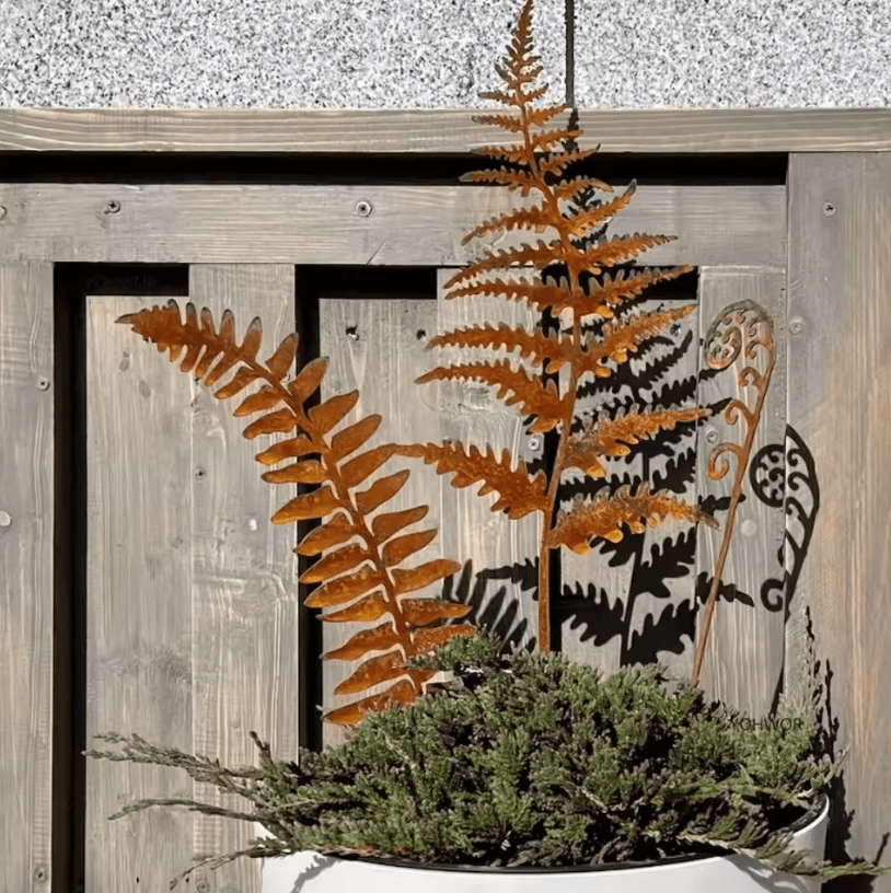 3Pcs Rusty Fern Leaves Garden Stakes – Metal Garden Art Decor Outdoor Plant Stake Bouquet for Yard & Home