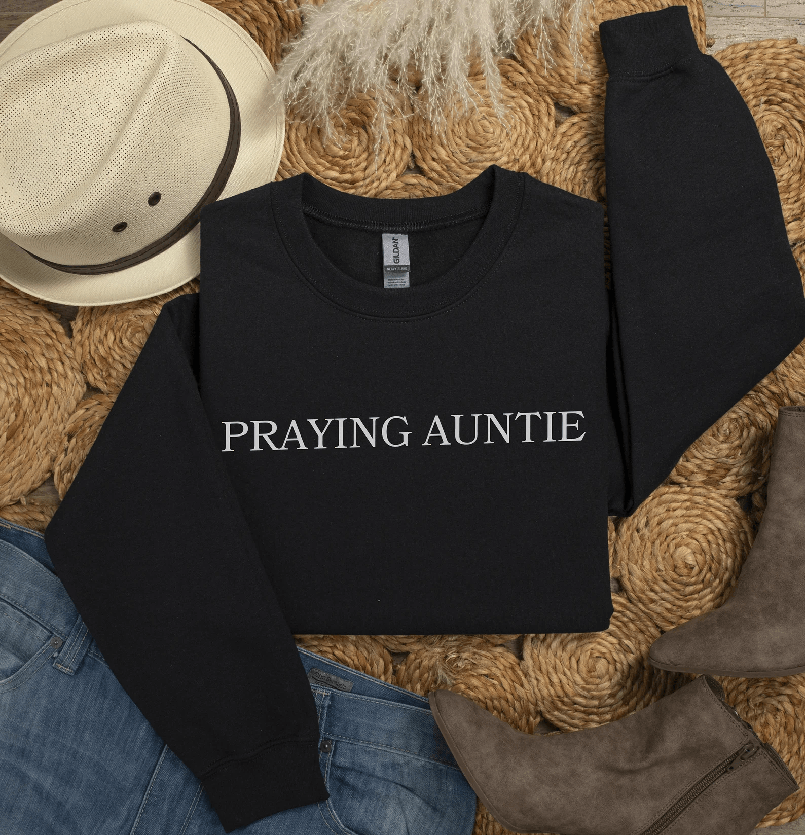Praying Auntie Sweatshirt Faith Aunt Gift Cozy Christian Auntie Crewneck