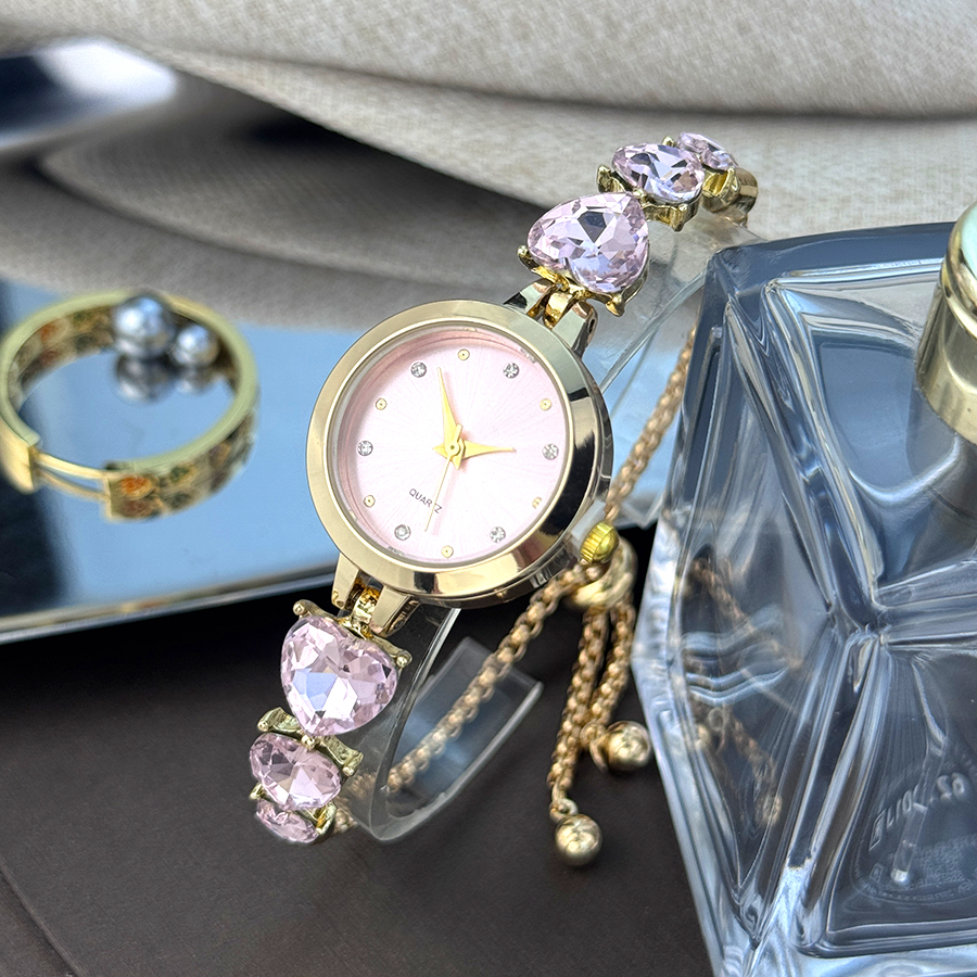 Mixed Scale Simple Light Luxury Ladies Quartz Watch, Three Heart-Shaped Diamond-Encrusted Bracelet, Round Alloy Case