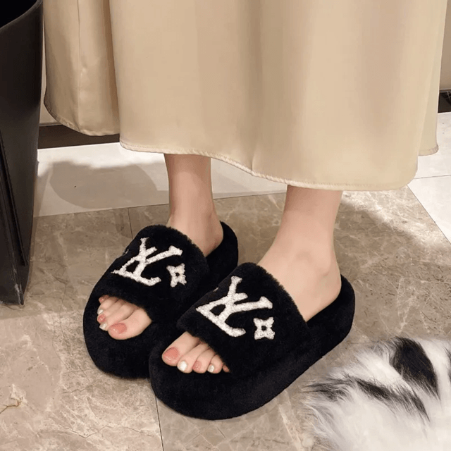 Womens Furry Slide Slippers Plush Fur Flip Flops for Home and Party