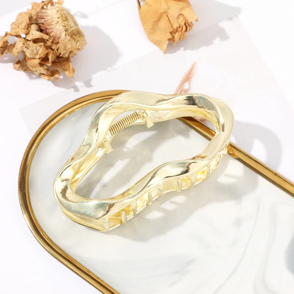 Elegant Gold Hollow Liquid Hair Claw Clip Trendy Metal Hairpin for Women