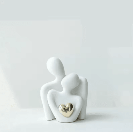 Romantic Couple Embrace Statue – Elegant Love Figurine for Bedroom & Home Decor