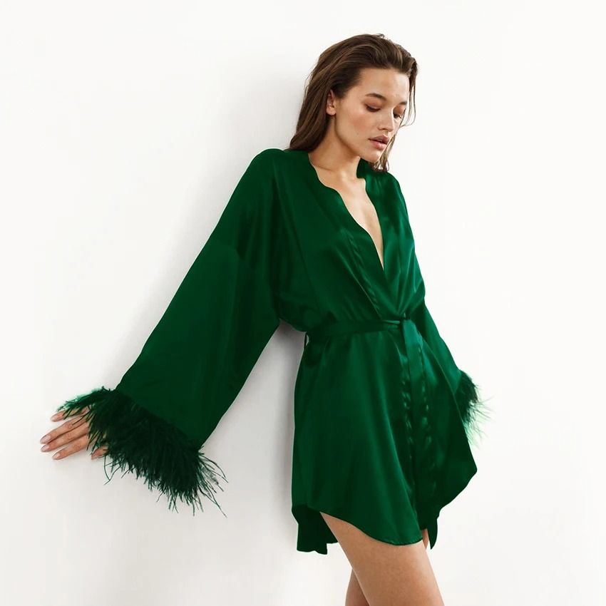 Luxurious Feather-Trimmed Satin Bathrobe – Professional Mini Peignoir & Loose Bridal Wedding Robe